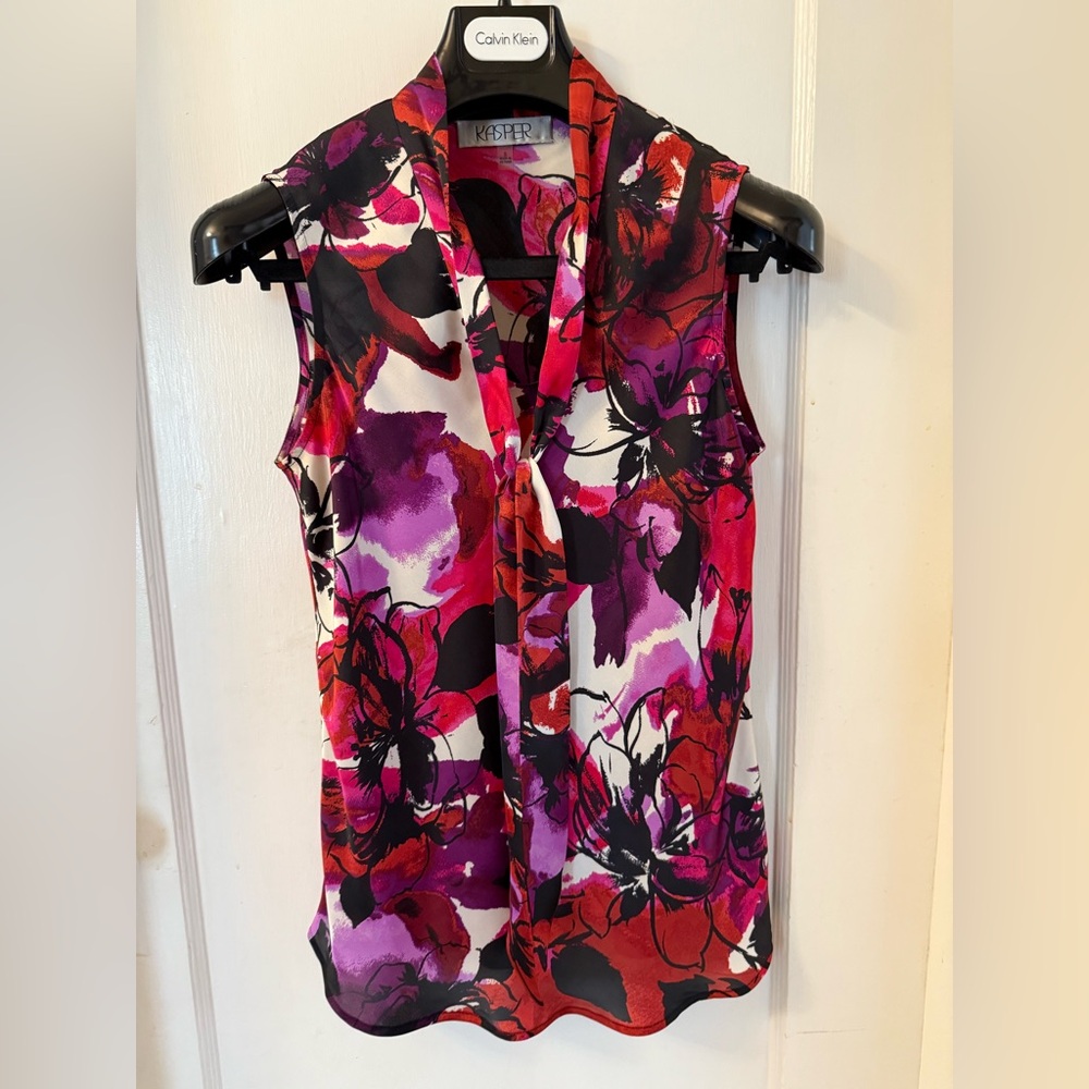 LOVELY KASPAR SLEEVELESS TOP WITH TIE IN FRONT PRETTY REDS-PINKS SIZE SMALL